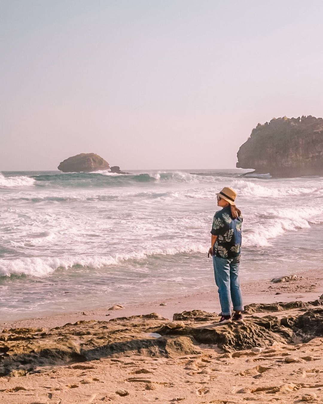Objek Wisata Pantai Srau Objek Wisata Pantai Srau
